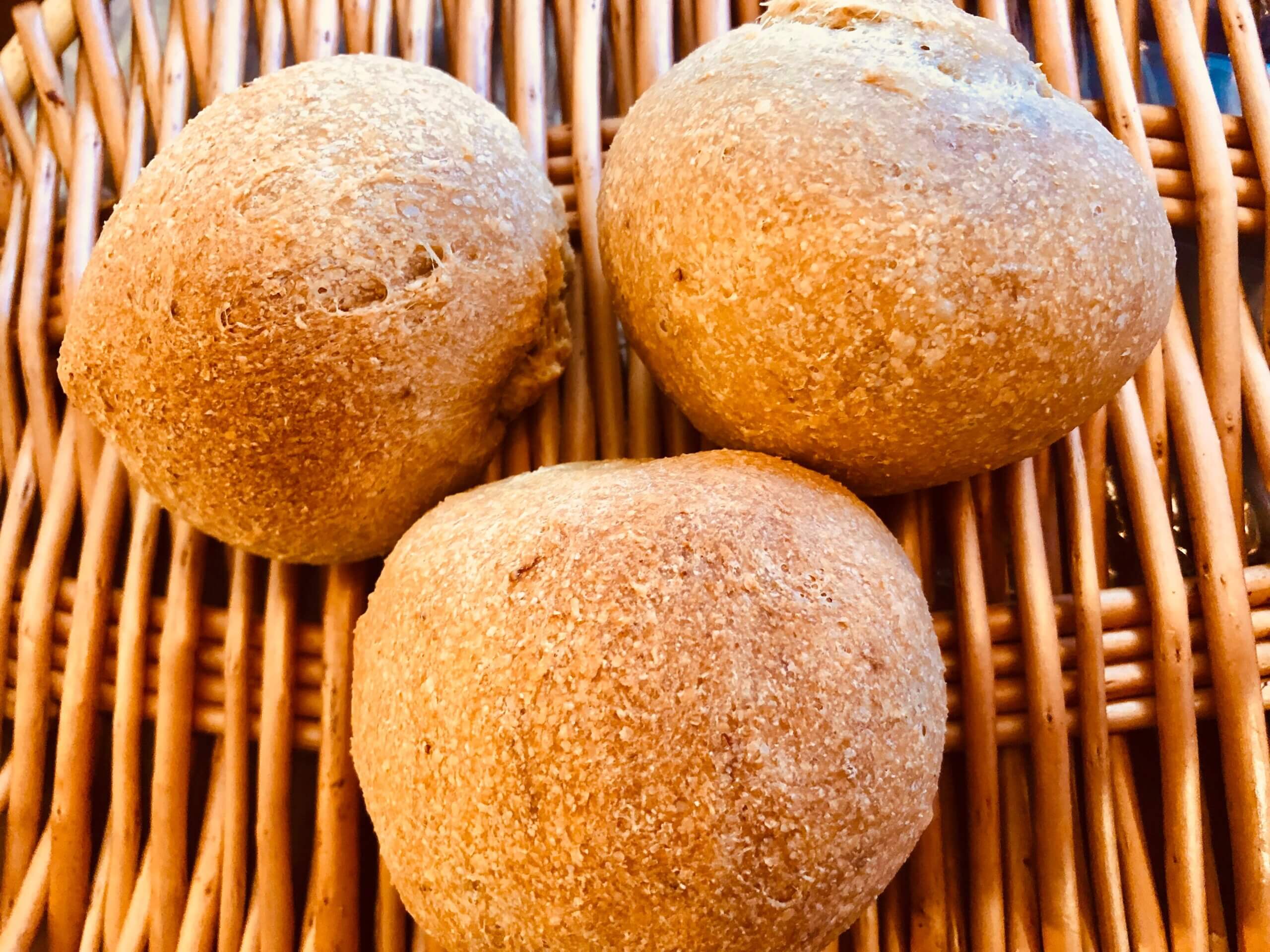 ナカヤマフルーツサンクチュアリ 農薬不使用いちごの全粒粉天然酵母パン