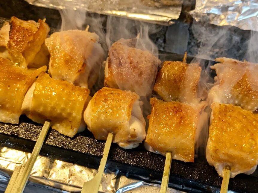 秋田比内地鶏もも肉と胸抱き身の炭火焼き